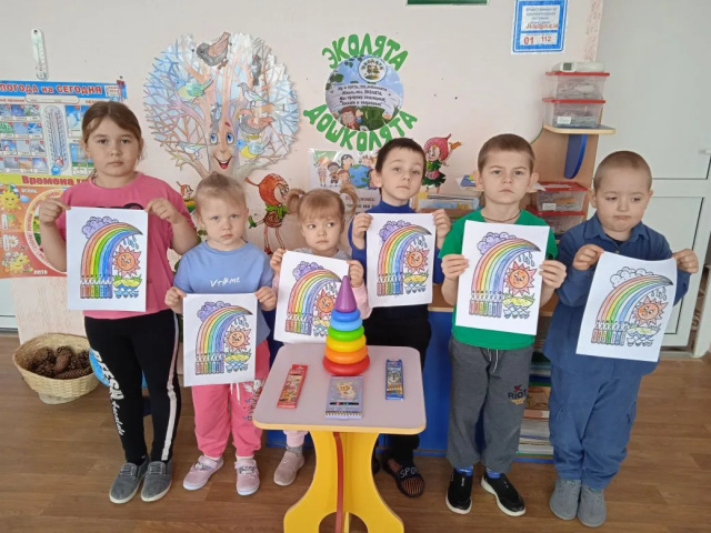 День цветных карандашей