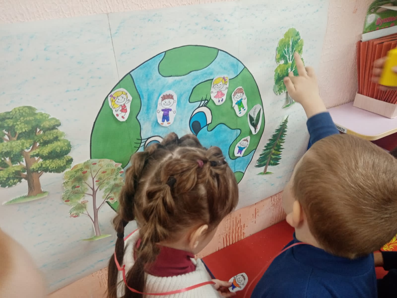 День земли 22 апреля для детей. День земли в детском саду старшая группа. День земли в старшей группе занятие. День земли в детском саду. Мероприятия ко дню земли в детском саду.